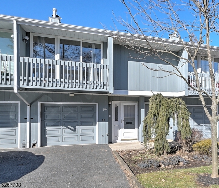 104 Marion Dr 104