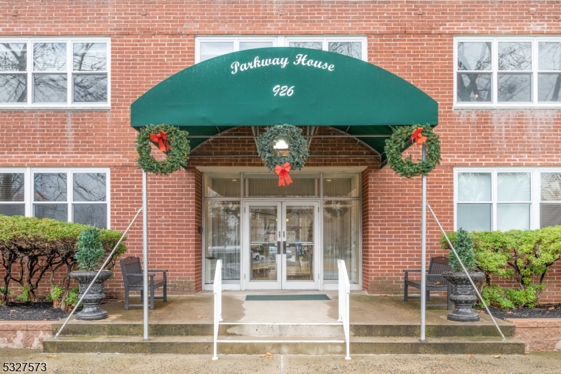 926 Bloomfield Ave 3A