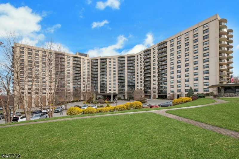 2 Claridge Dr 9EW