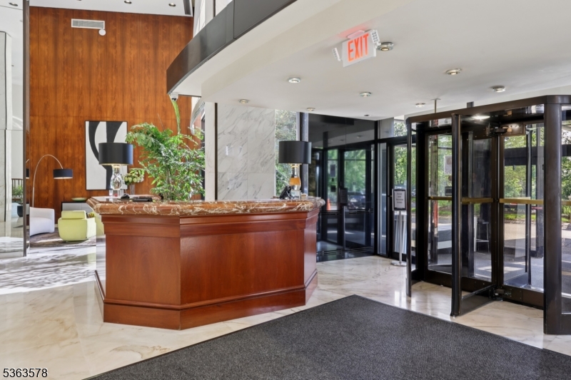 1 Claridge Dr, unit 704 704