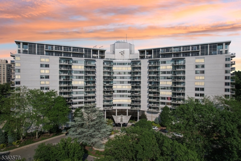 1 Claridge Dr, unit 704 704