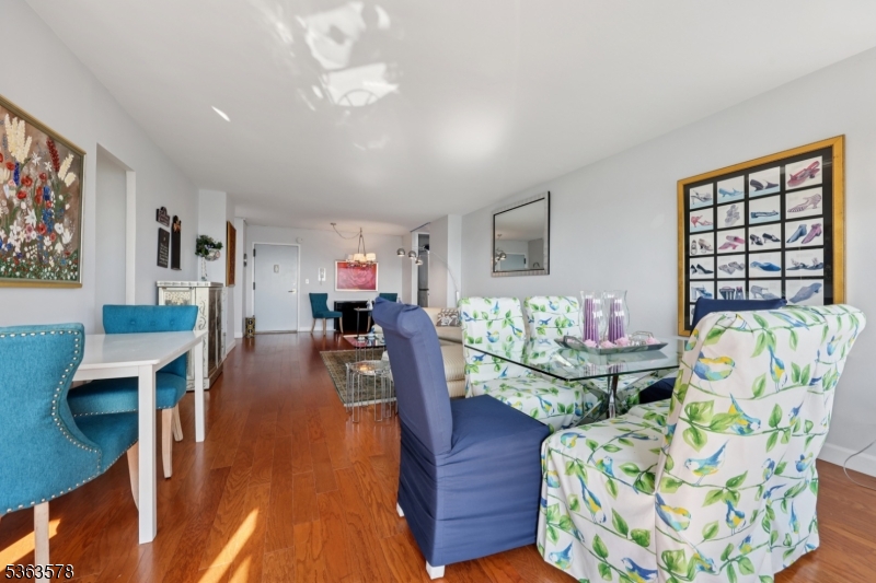 1 Claridge Dr, unit 704 704