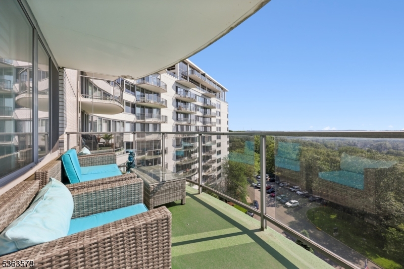 1 Claridge Dr, unit 704 704