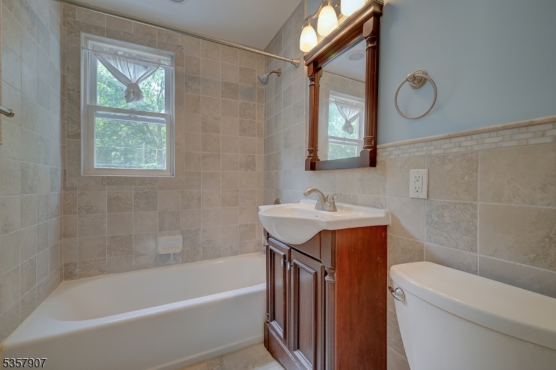 349 Bloomfield Ave, UNIT 704 74