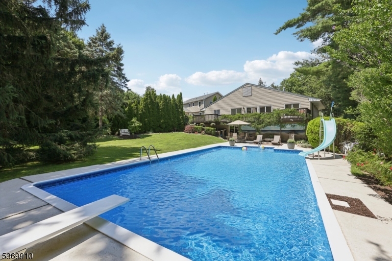 19 Winding Way