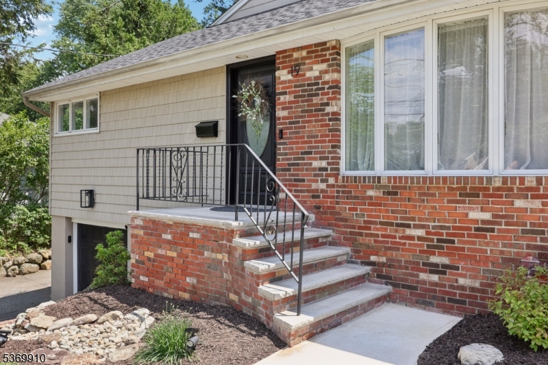 19 Winding Way