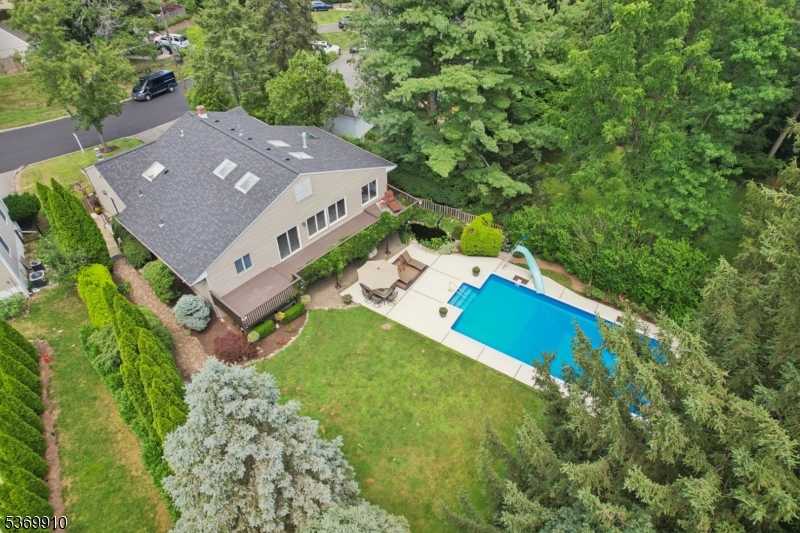 19 Winding Way