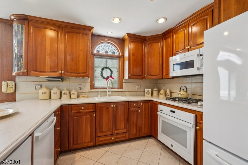 17 Mayhew Dr