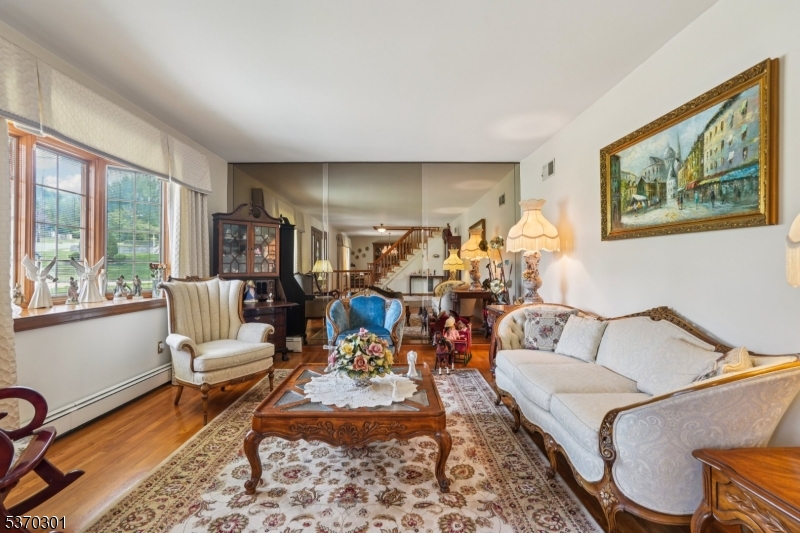 17 Mayhew Dr