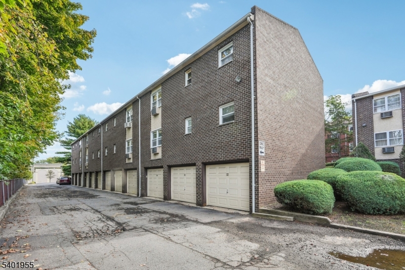 421 Bloomfield Ave C1