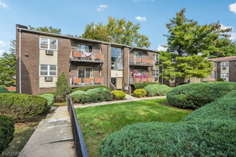 421 Bloomfield Ave C1