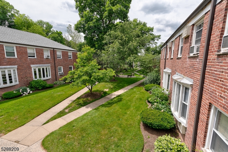 349 Bloomfield Ave, UNIT 60 60