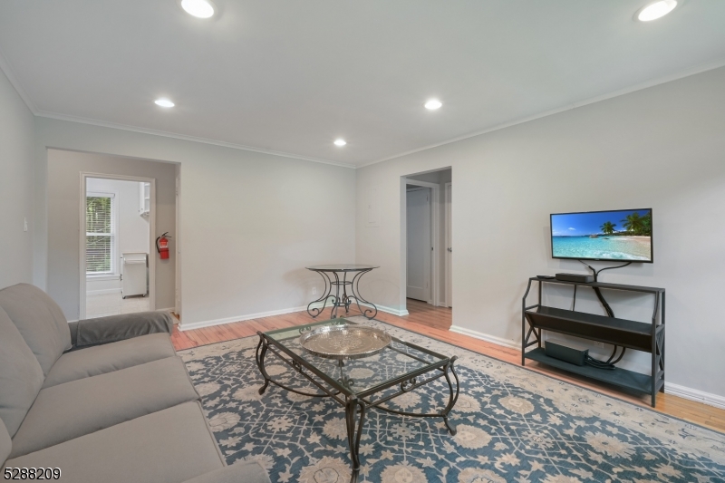 349 Bloomfield Ave, UNIT 60 60