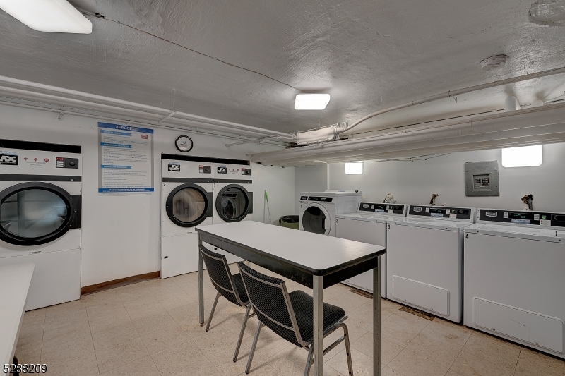 349 Bloomfield Ave, UNIT 60 60