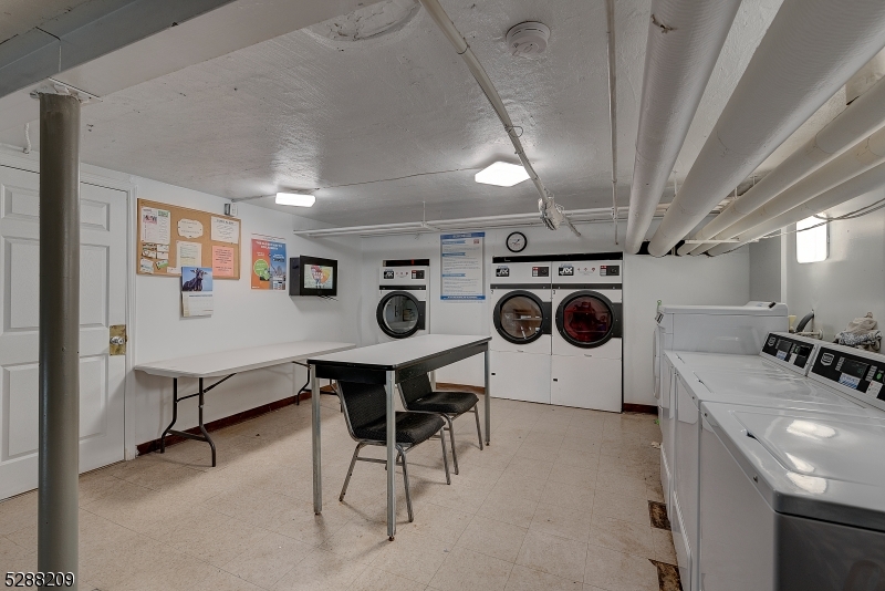 349 Bloomfield Ave, UNIT 60 60