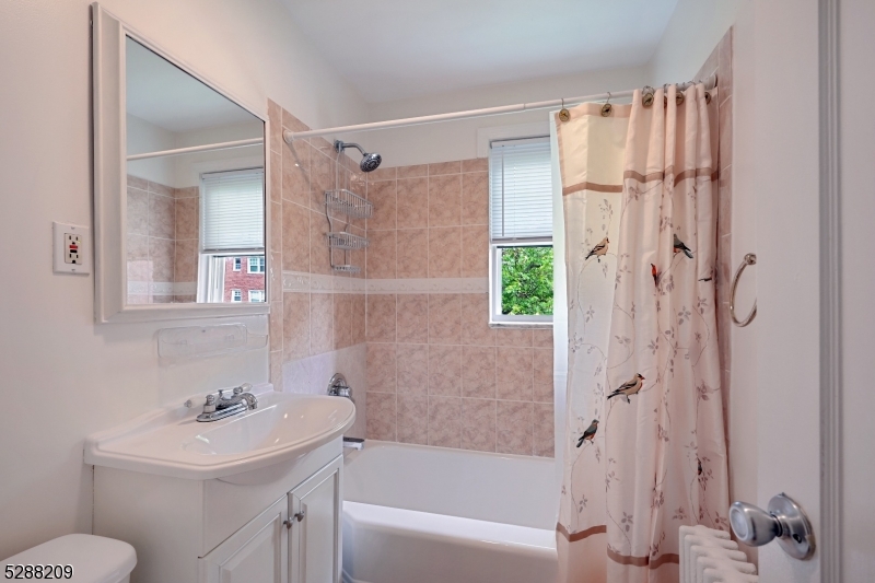 349 Bloomfield Ave, UNIT 60 60