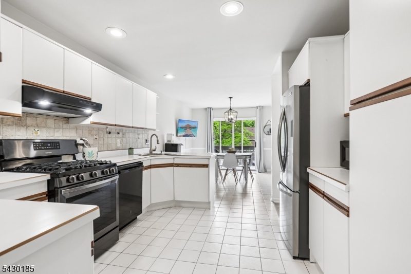 10 Fells Manor Rd