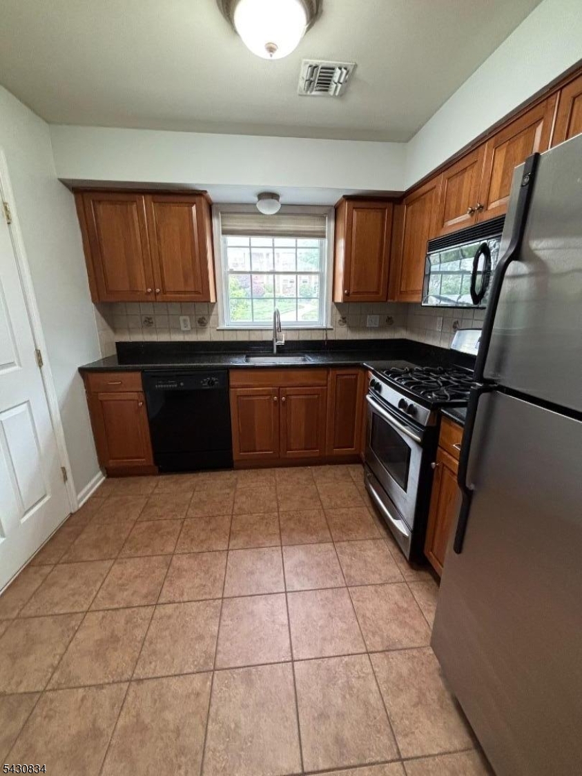 179 Roseland Ave 1