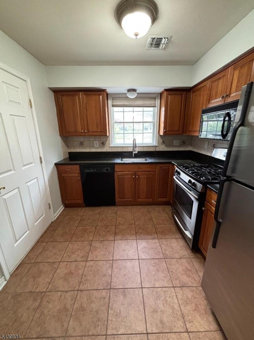 179 Roseland Ave 1