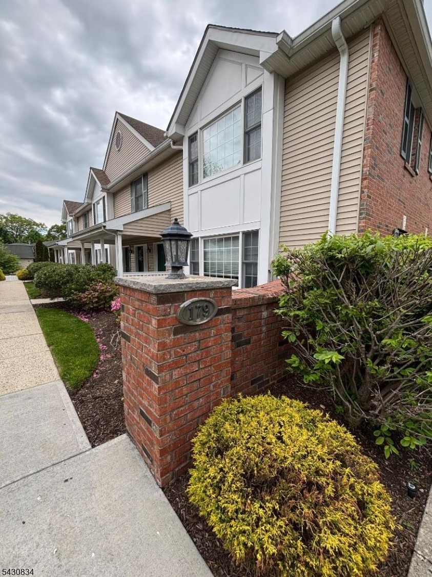 179 Roseland Ave 1