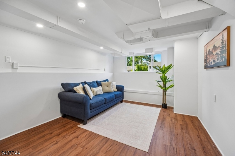 63 Westland Rd