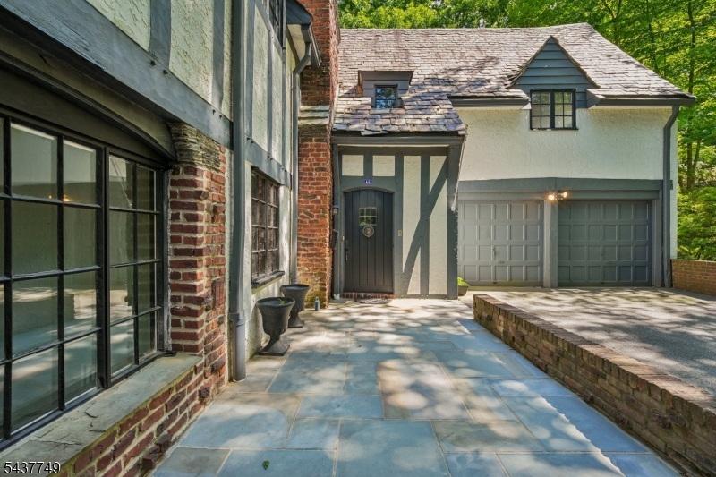 46 Stocker Rd