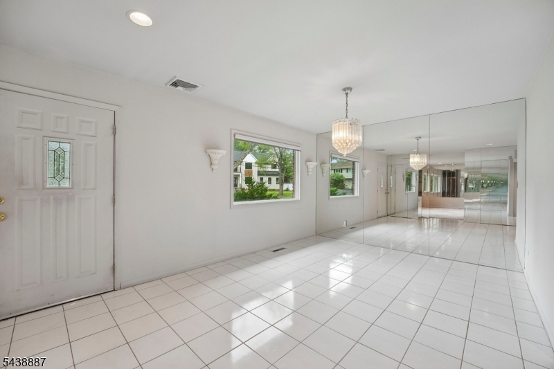 18 Arlington Dr