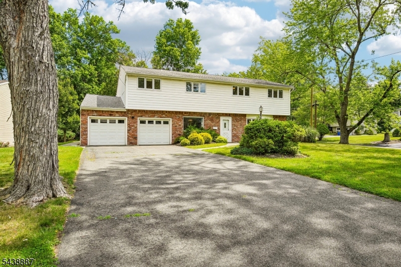 18 Arlington Dr