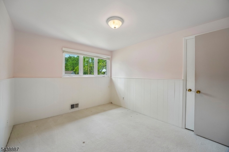 18 Arlington Dr
