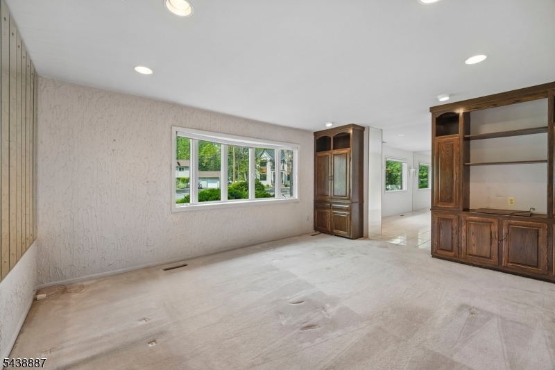 18 Arlington Dr