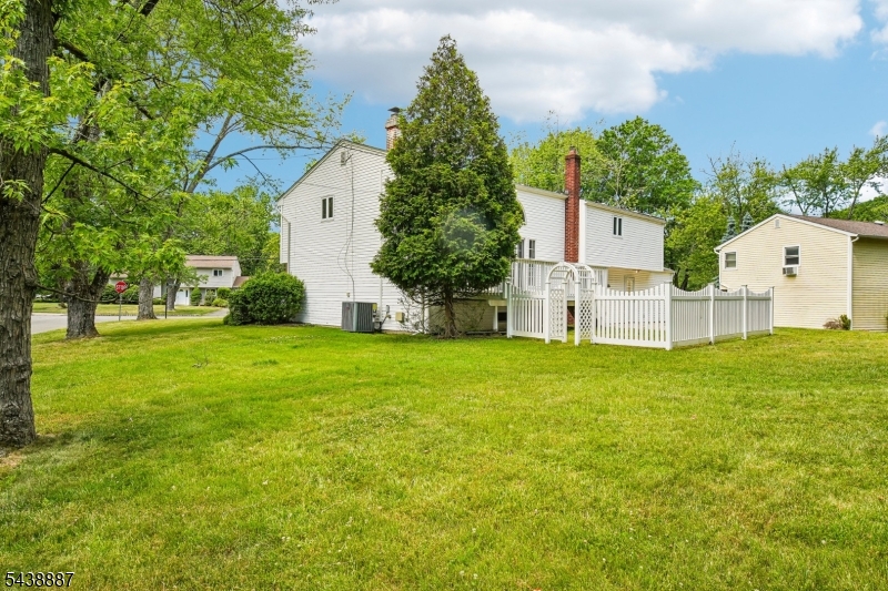 18 Arlington Dr
