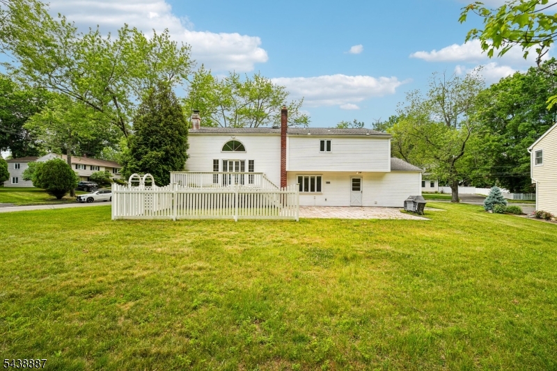 18 Arlington Dr