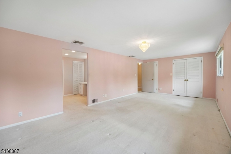 18 Arlington Dr