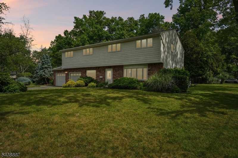 18 Arlington Dr