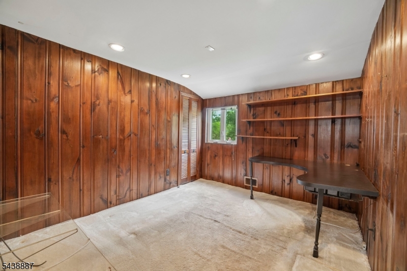 18 Arlington Dr