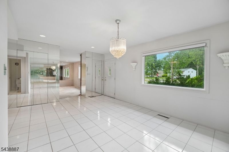 18 Arlington Dr