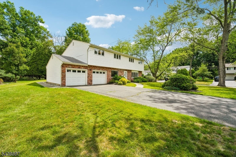 18 Arlington Dr