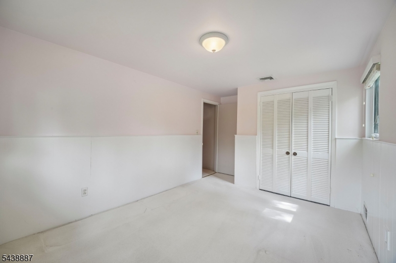 18 Arlington Dr