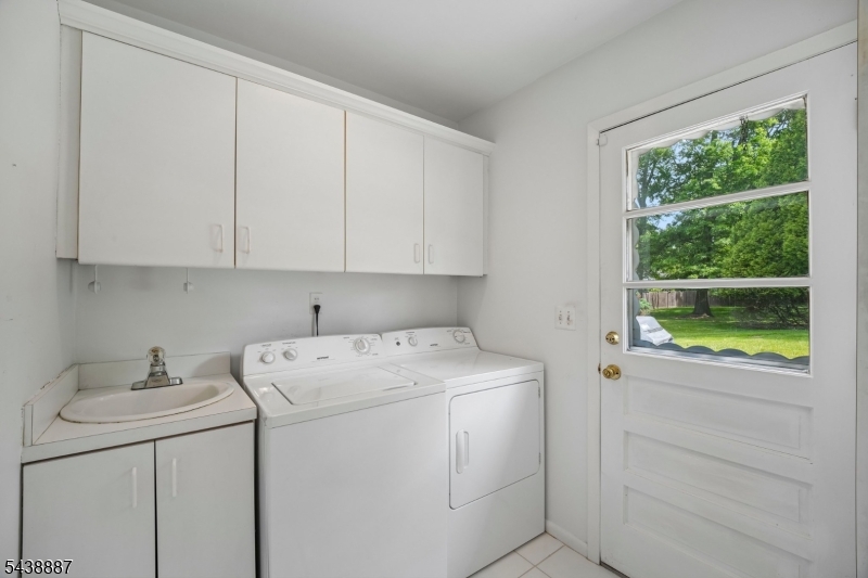 18 Arlington Dr
