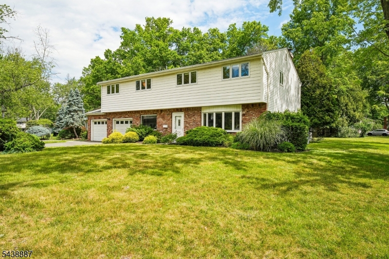 18 Arlington Dr