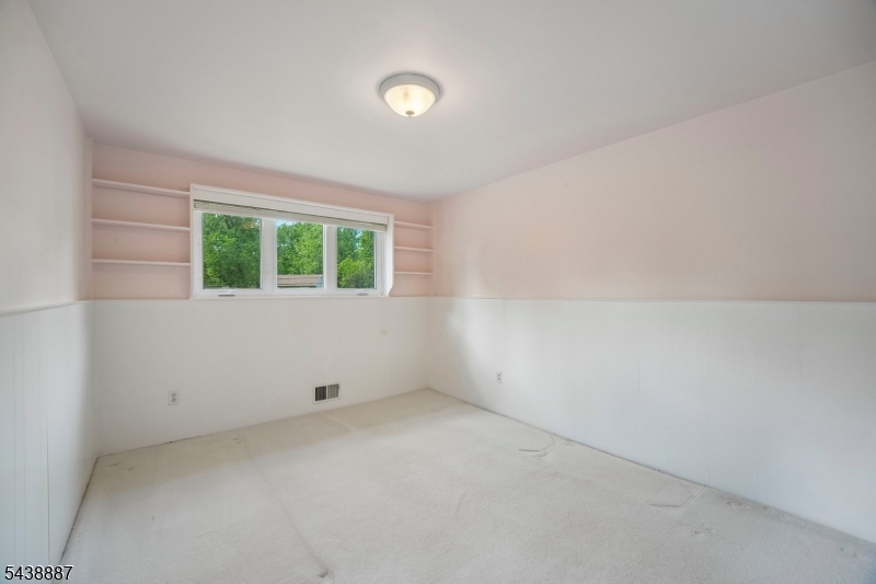18 Arlington Dr