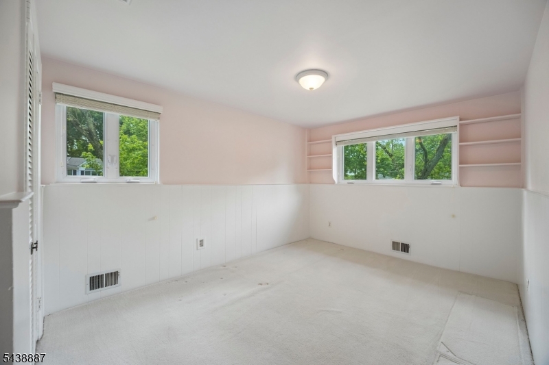 18 Arlington Dr