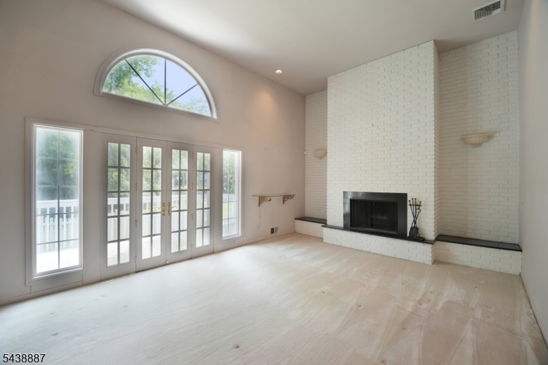 18 Arlington Dr