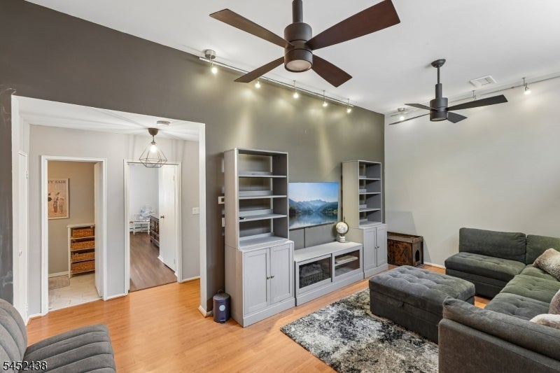 25 River Rd 3 B