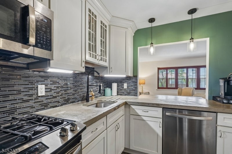 25 River Rd 3 B