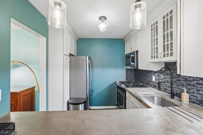25 River Rd 3 B