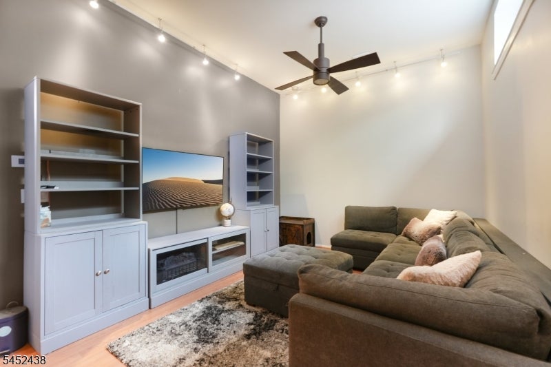 25 River Rd 3 B