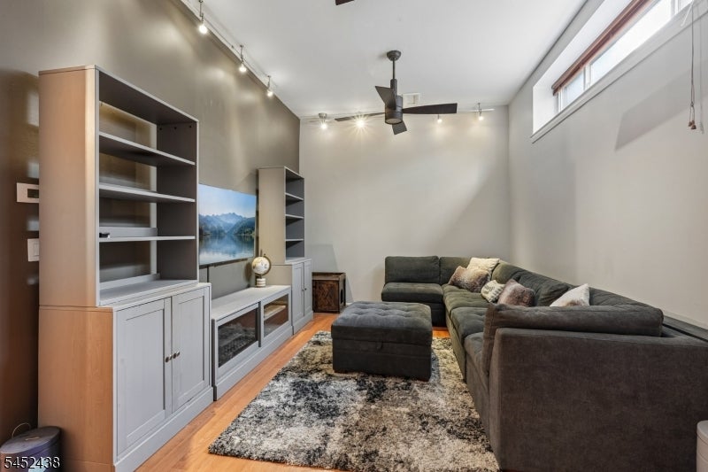 25 River Rd 3 B