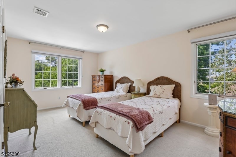 7 Dorset Cir
