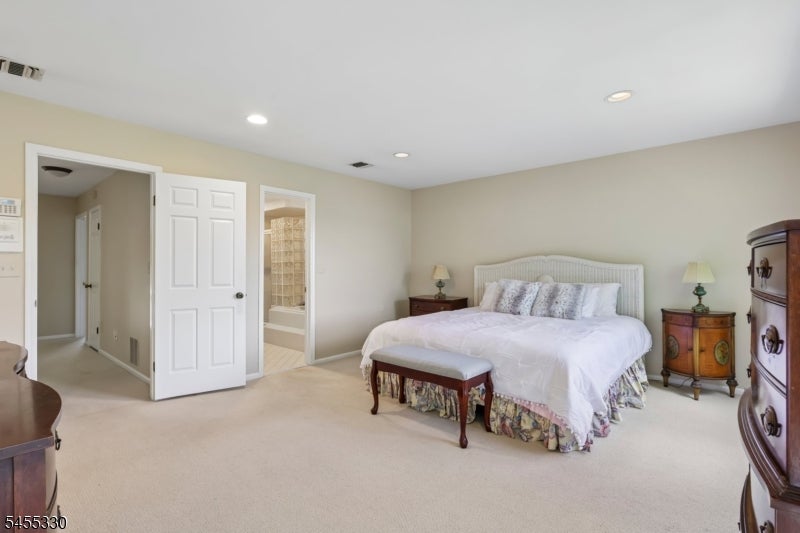 7 Dorset Cir